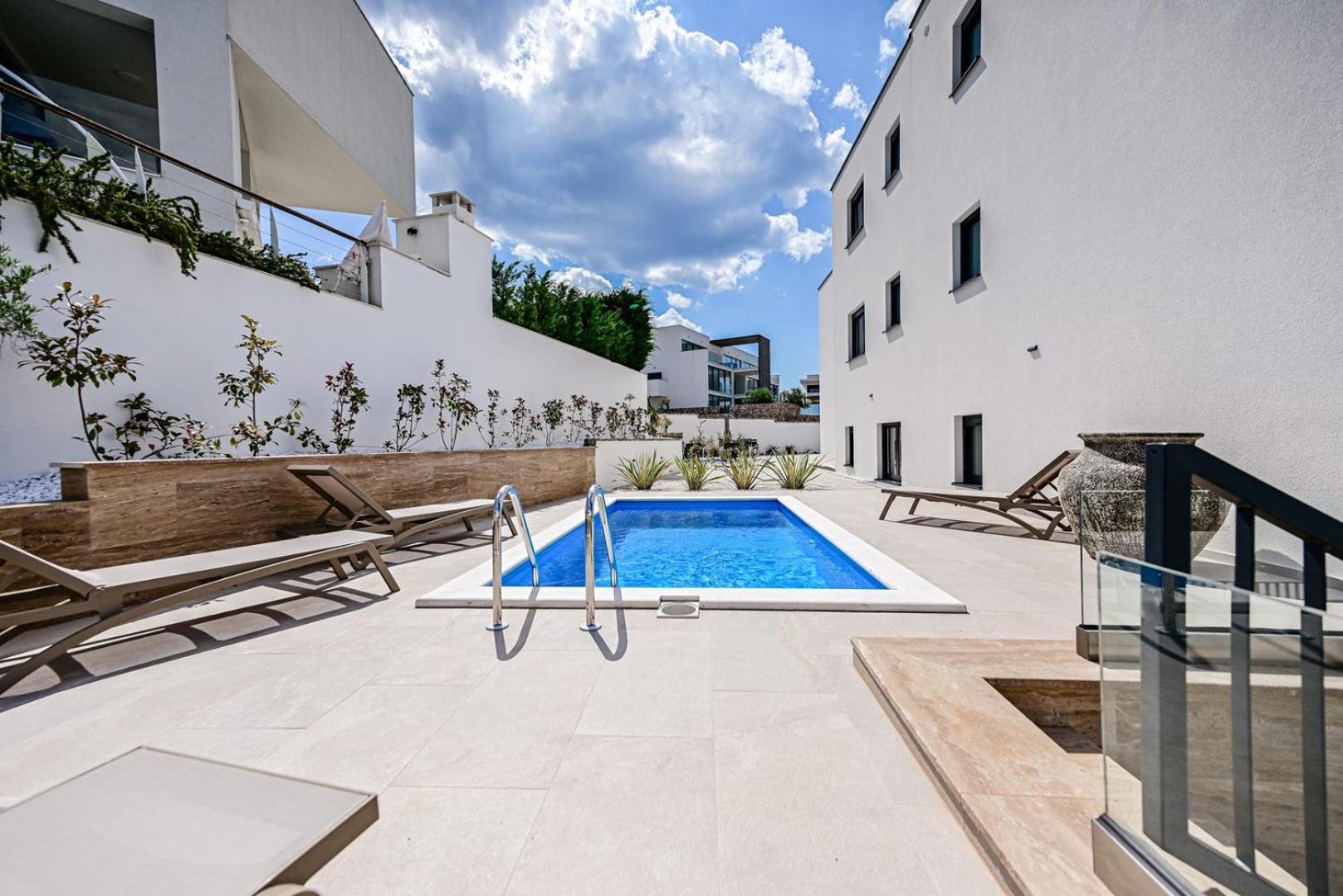 Apartments Sea & Stone Malinska Ngoại thất bức ảnh